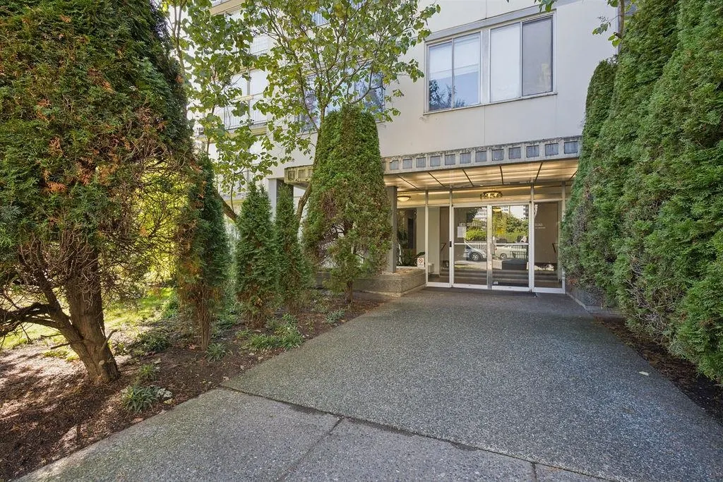 1250 Burnaby Street #607