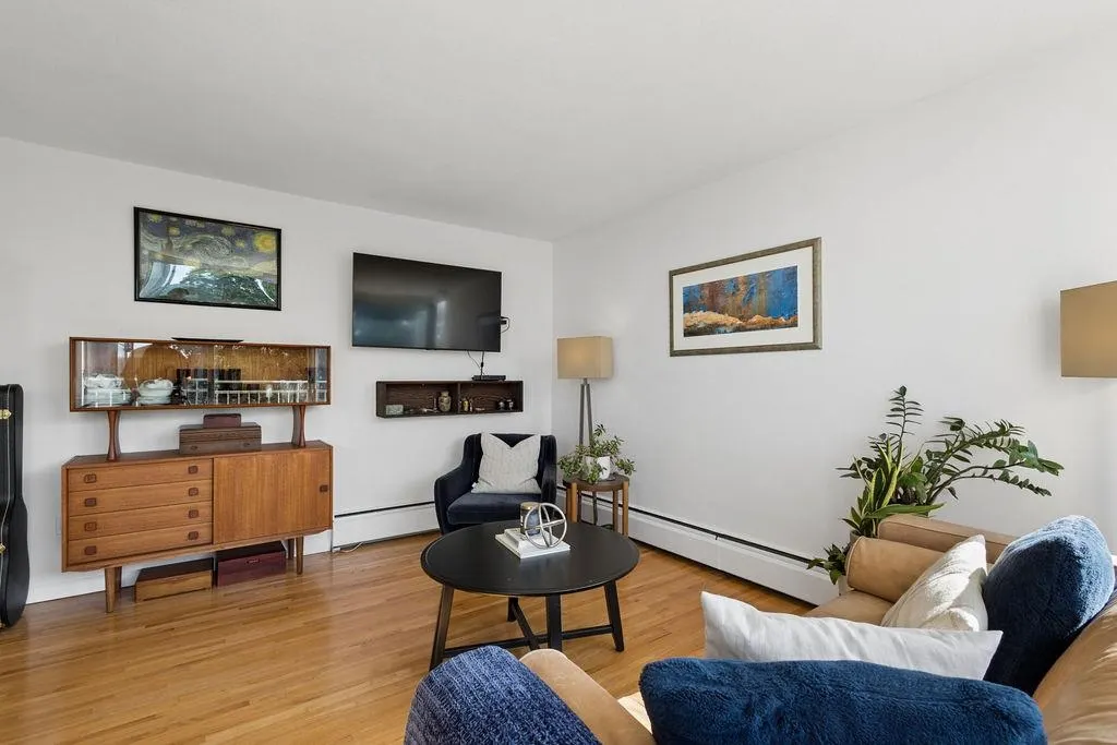 1250 Burnaby Street #607