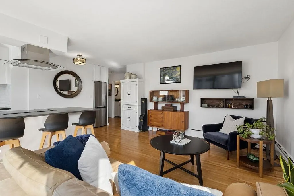 1250 Burnaby Street #607