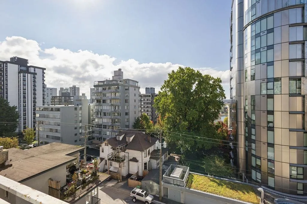 1250 Burnaby Street #607