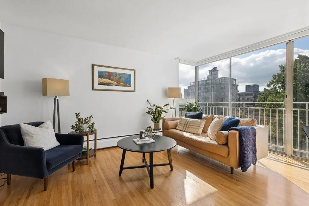 1250 Burnaby Street #607