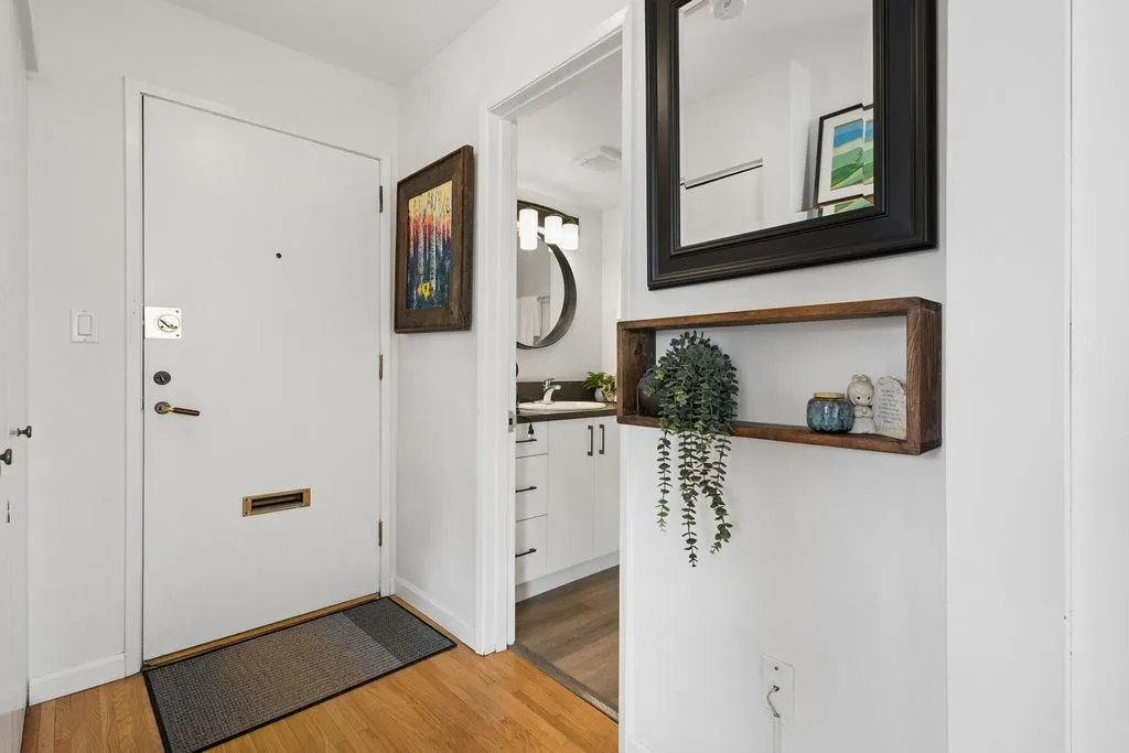 1250 Burnaby Street #607