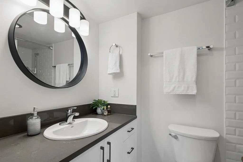 1250 Burnaby Street #607