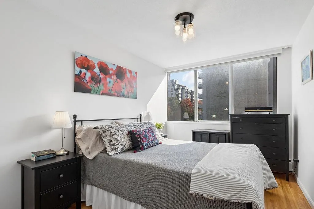 1250 Burnaby Street #607