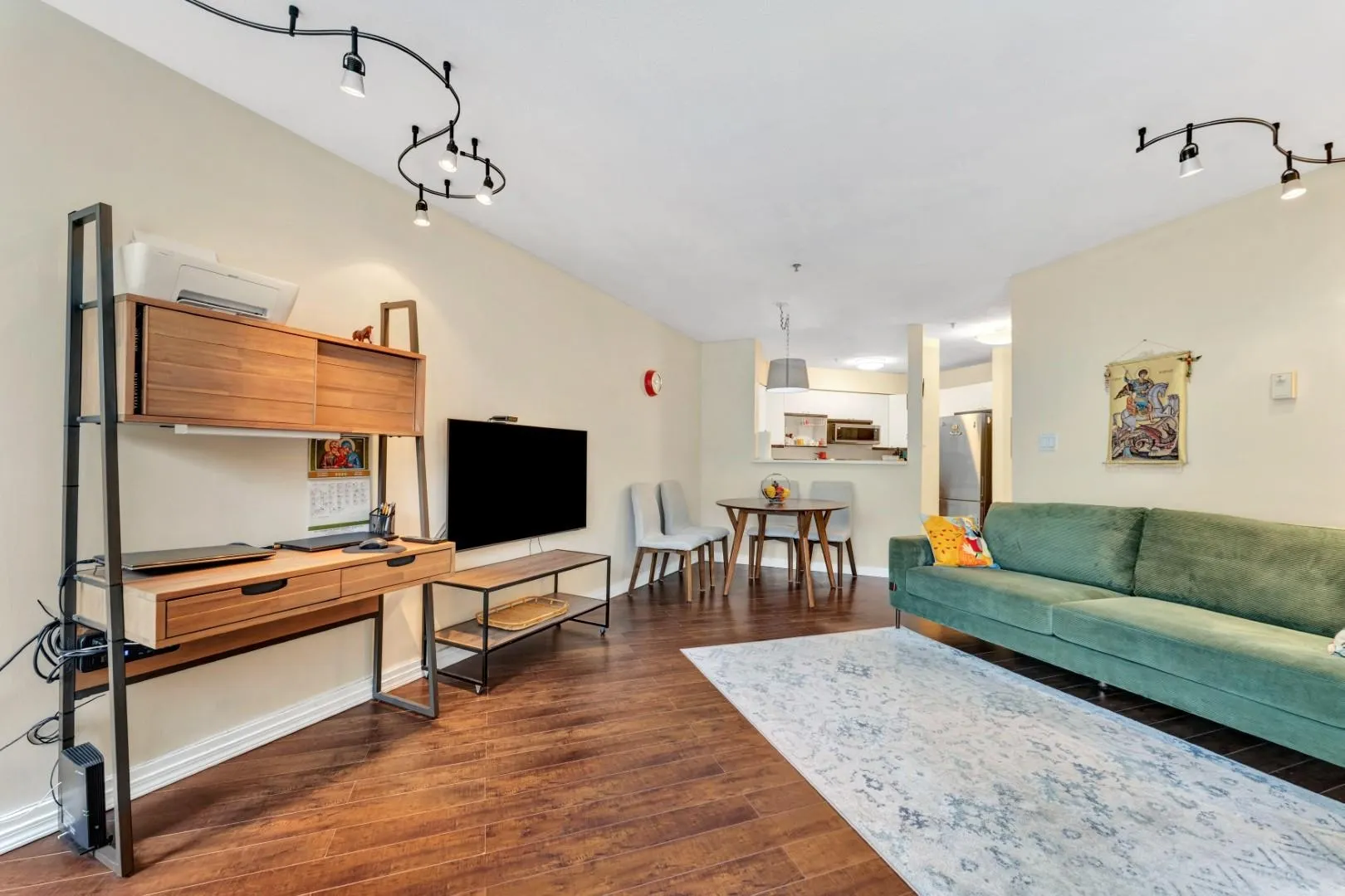 2401 Hawthorne Avenue #203