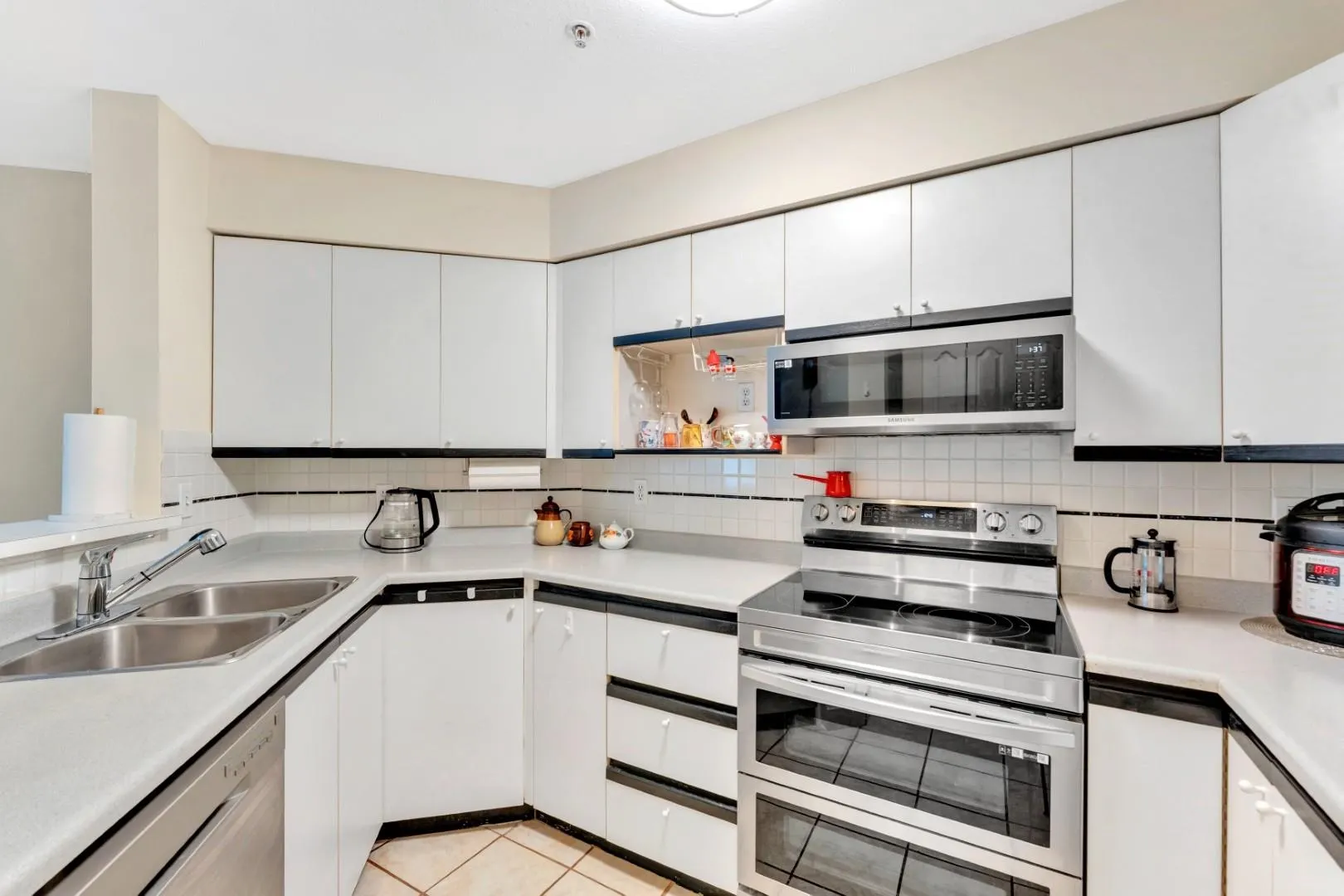 2401 Hawthorne Avenue #203
