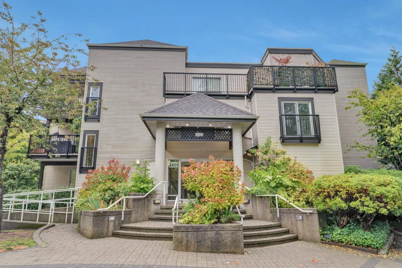 2401 Hawthorne Avenue #203