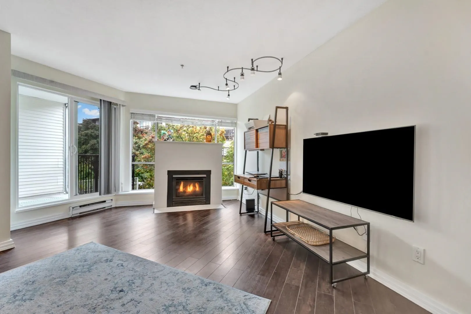 2401 Hawthorne Avenue #203