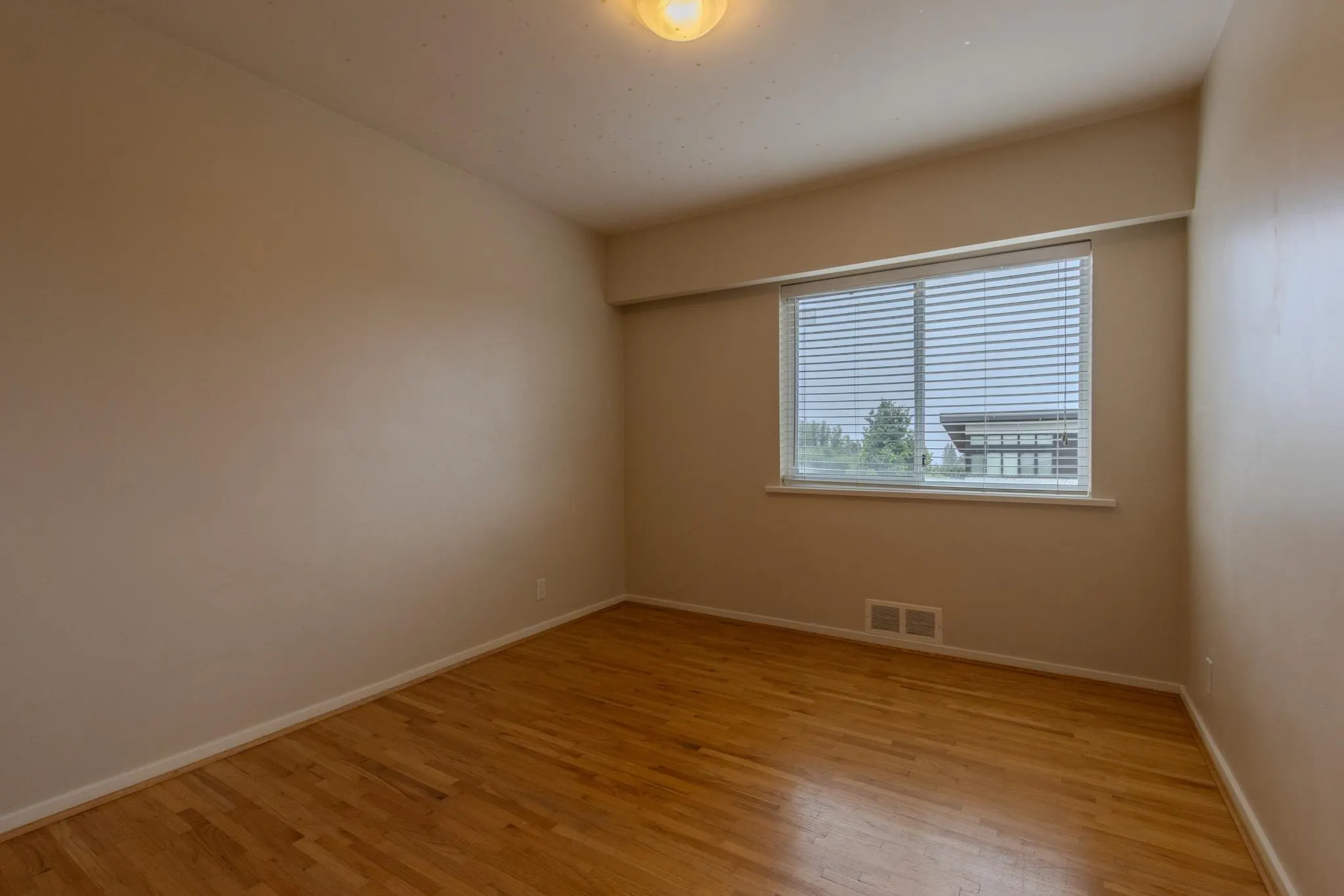 4128 Canterbury Crescent