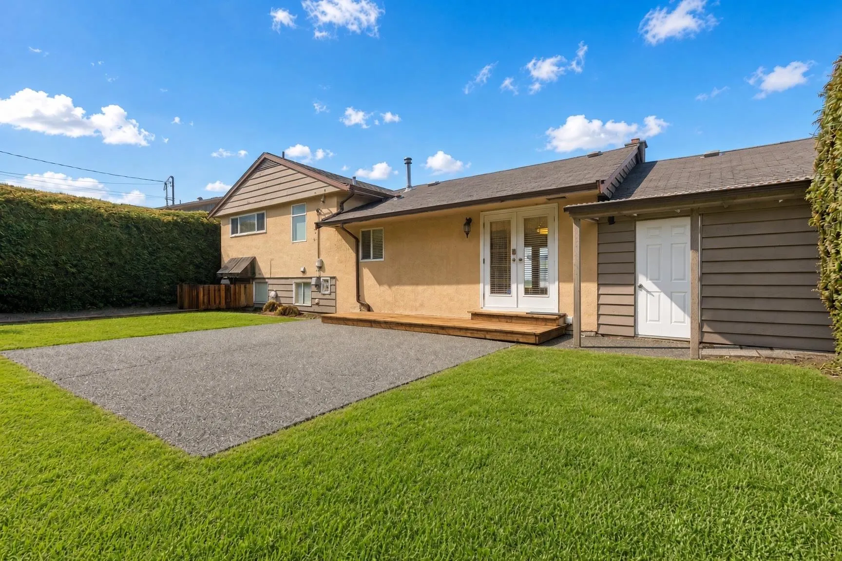 4128 Canterbury Crescent