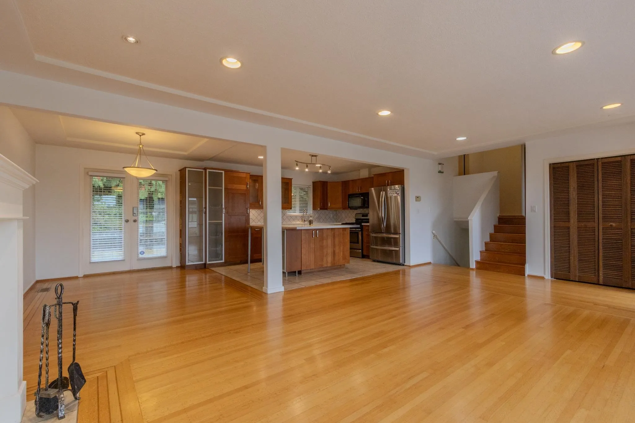 4128 Canterbury Crescent