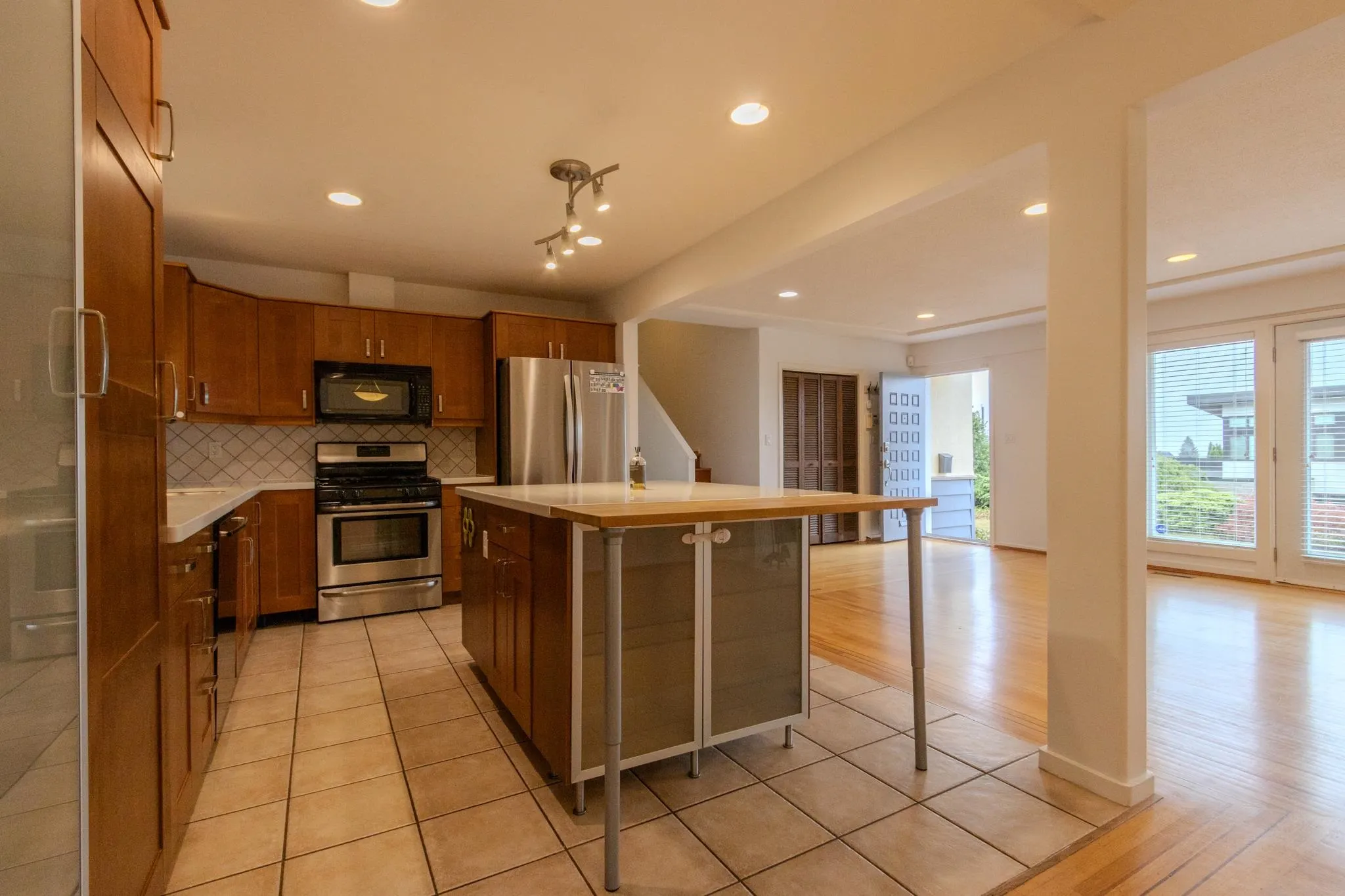 4128 Canterbury Crescent