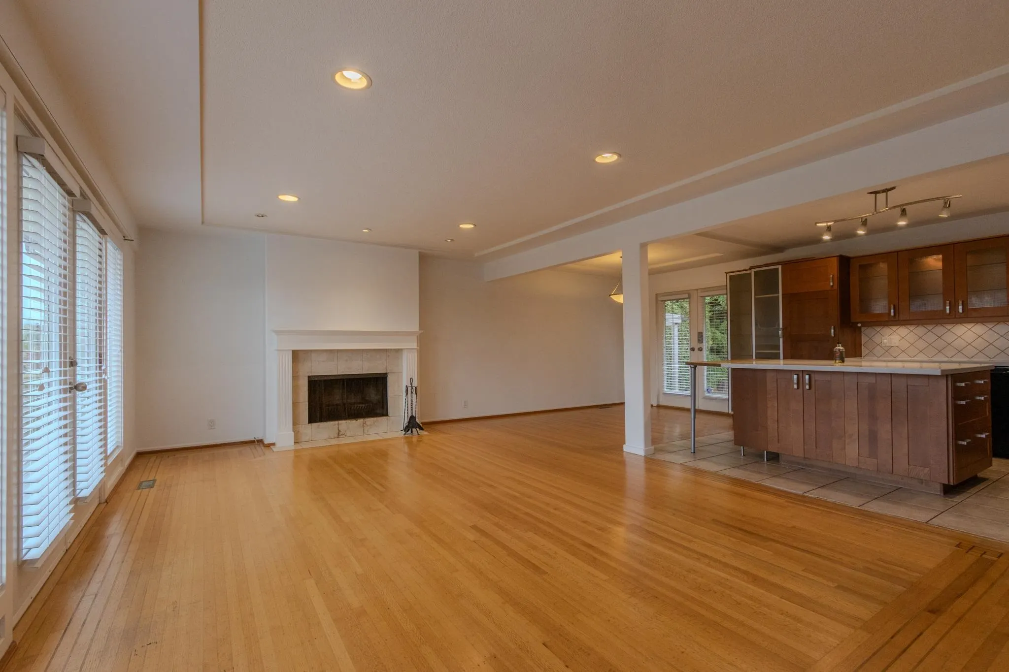 4128 Canterbury Crescent