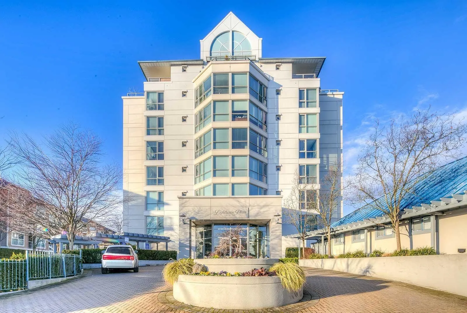 5860 Dover Crescent #307