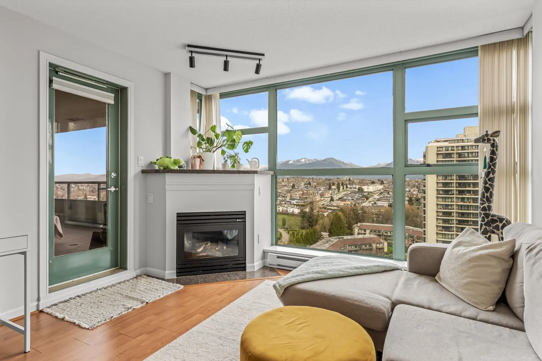 4398 Buchanan Street #2105