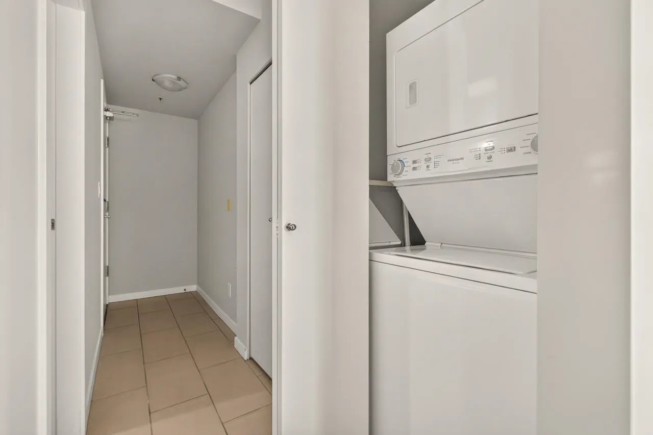 480 Robson Street #1201