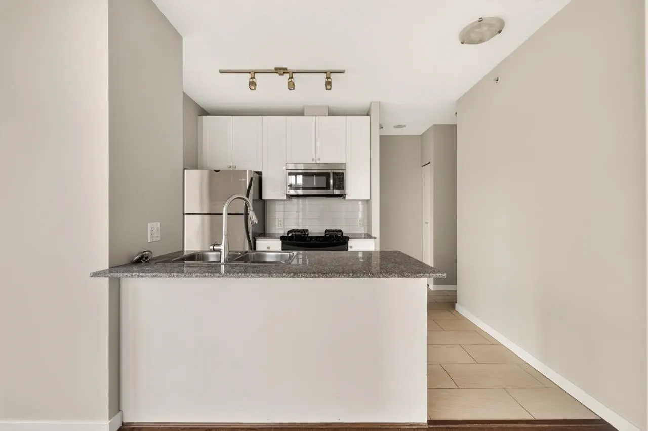 480 Robson Street #1201