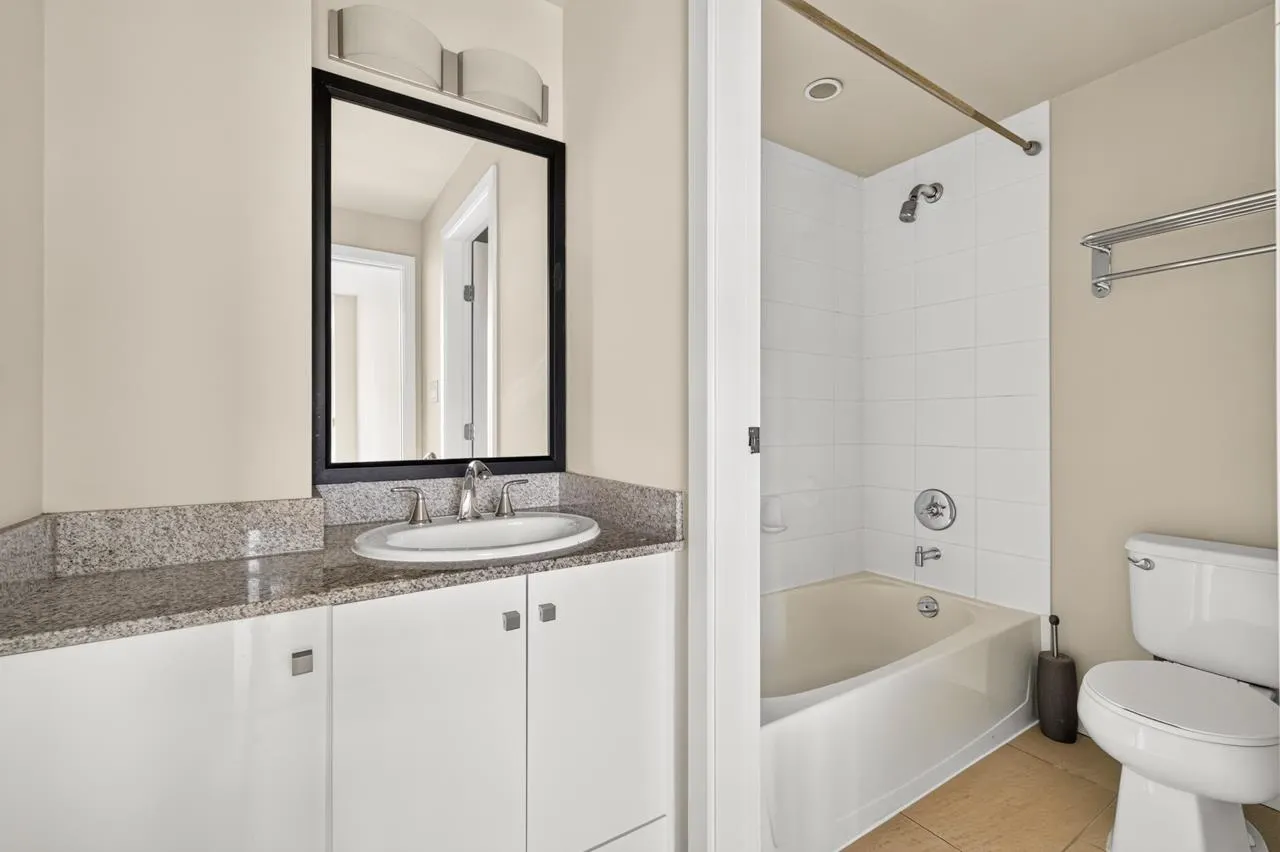 480 Robson Street #1201