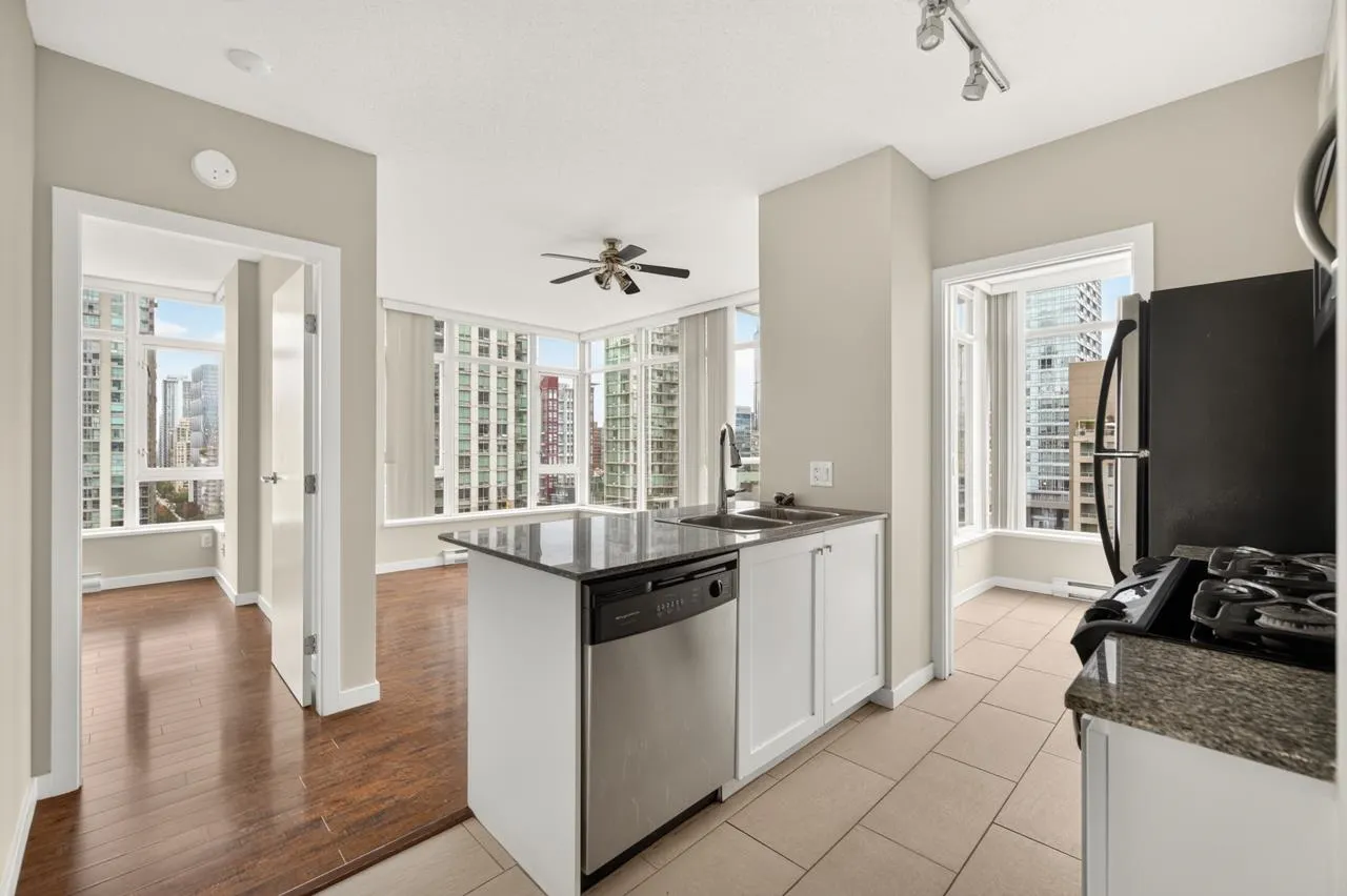 480 Robson Street #1201