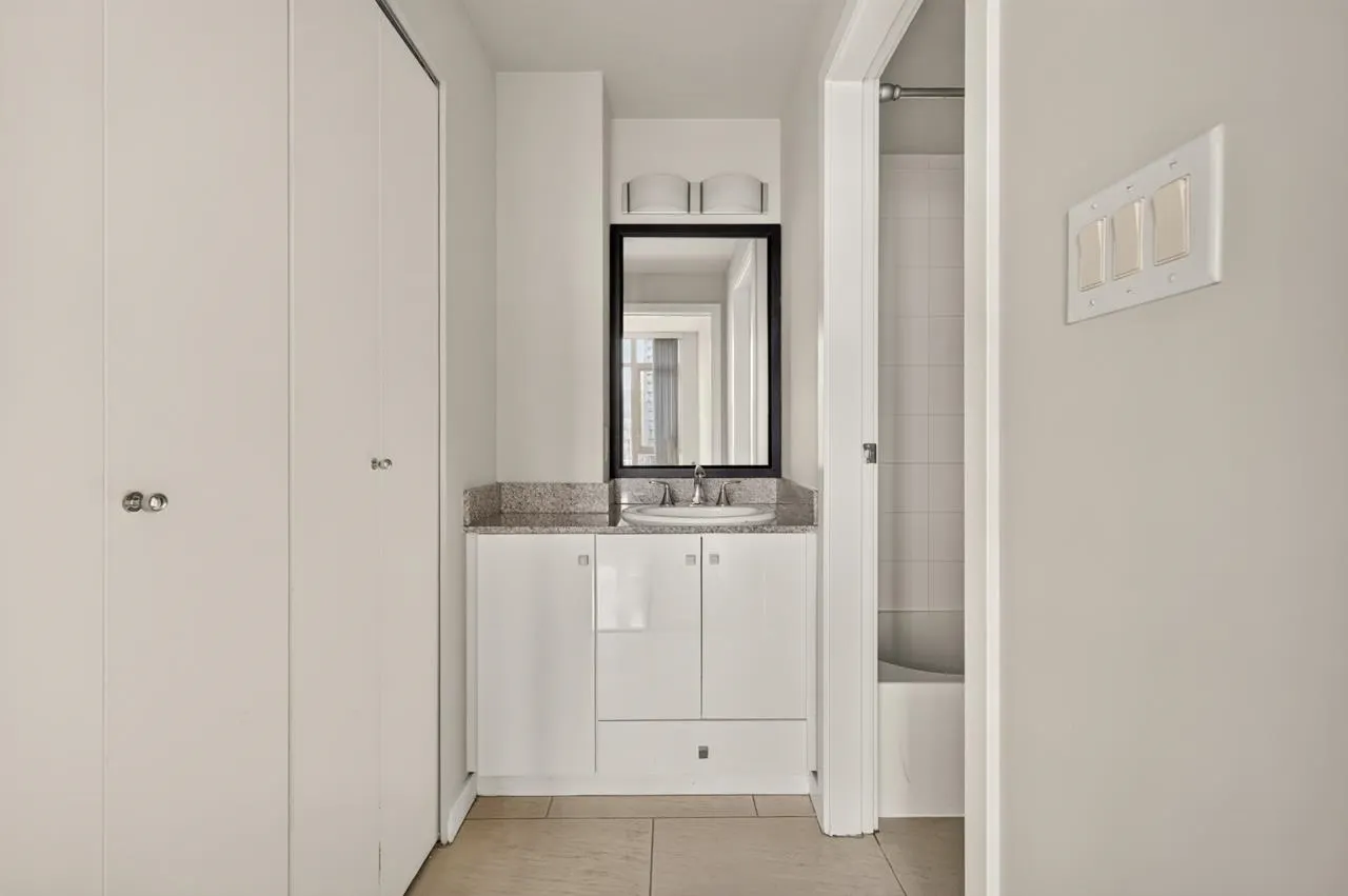 480 Robson Street #1201