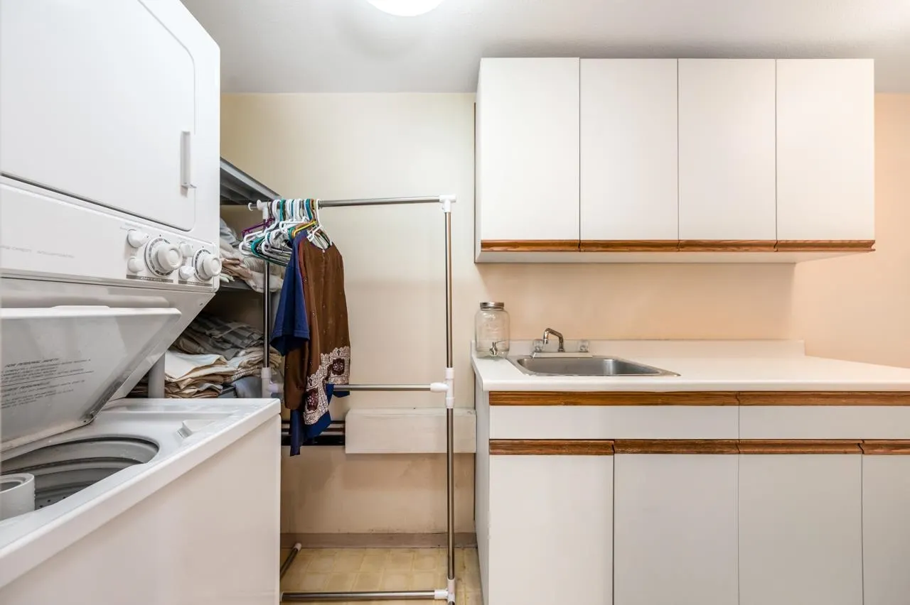 4815 Headland Close