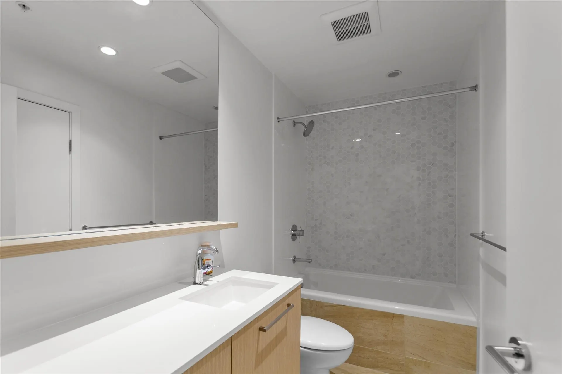 567 Clarke Road #707