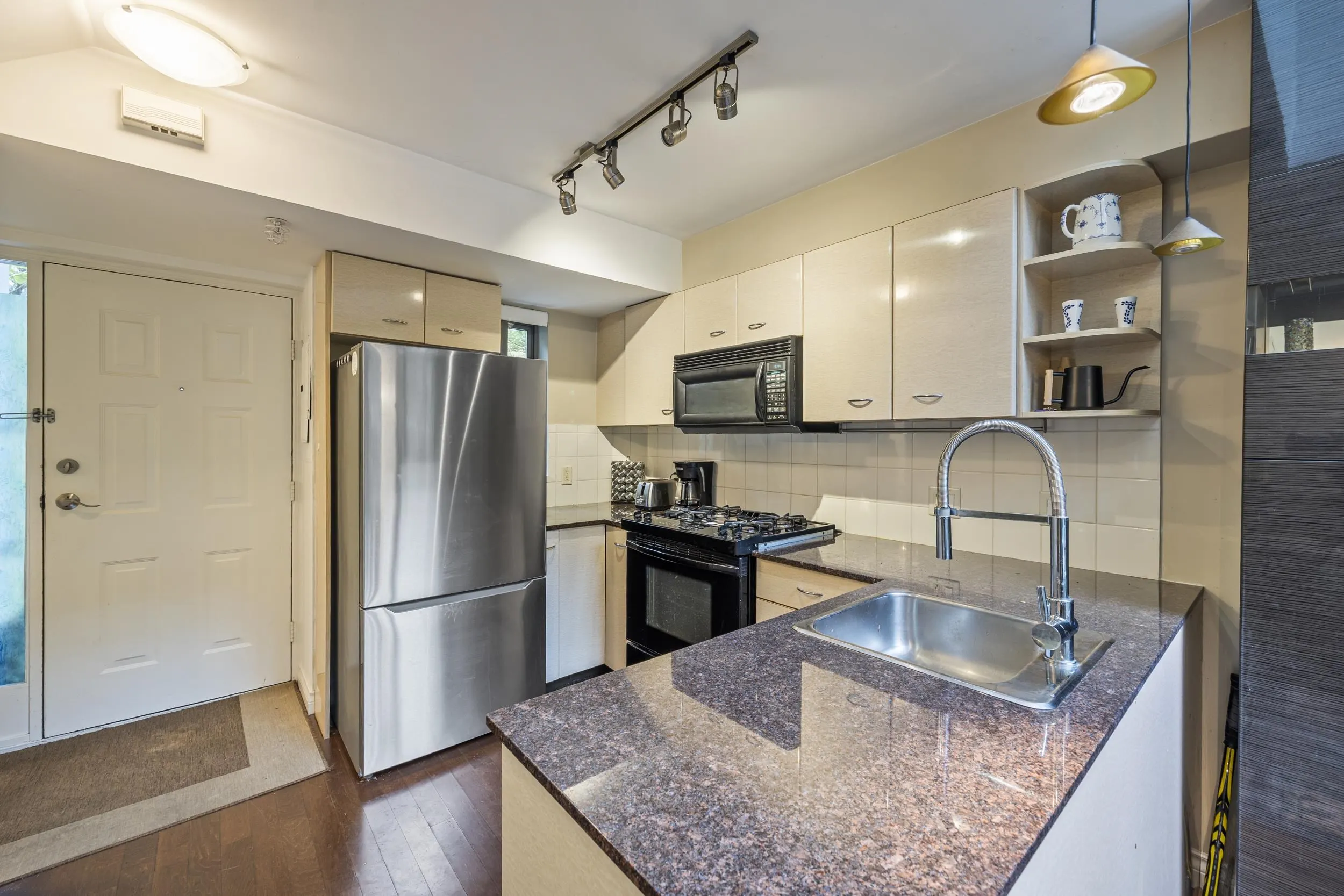 501 Pacific Street #203