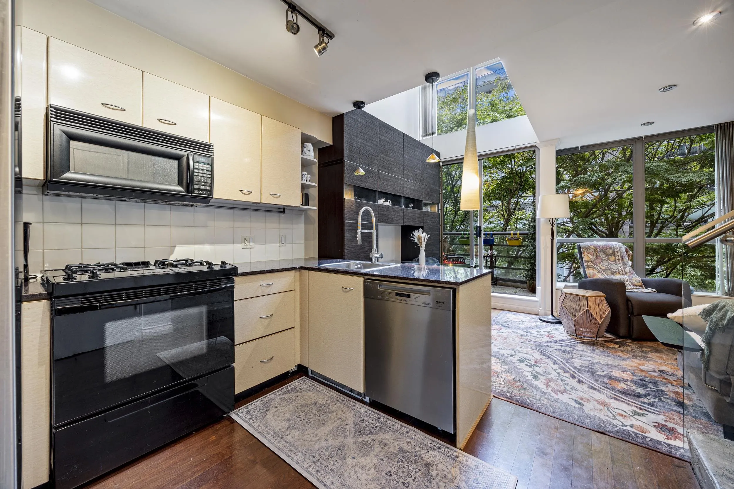 501 Pacific Street #203