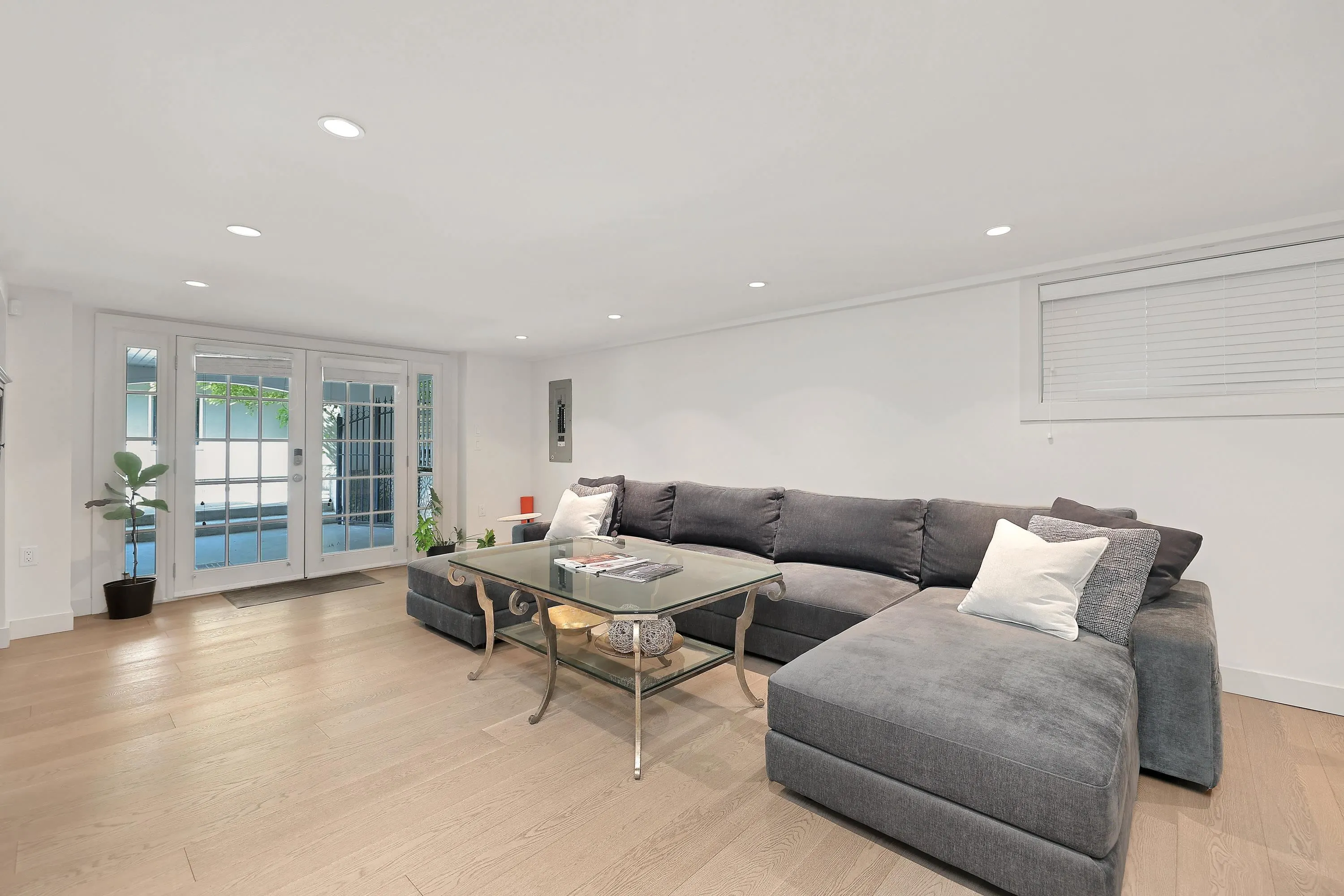 1407 W 33rd Avenue