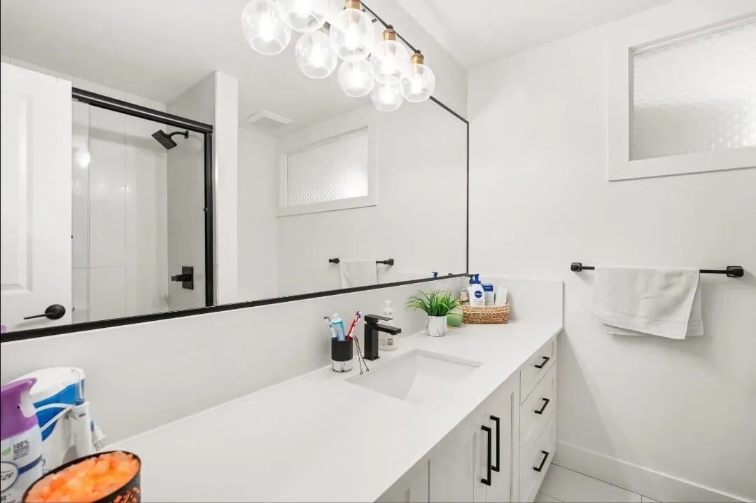 1106 Duthie Avenue #Upper