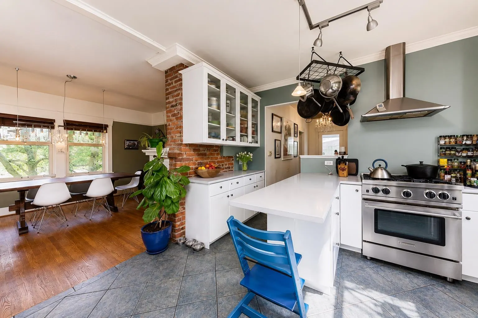 364 E 14th Street