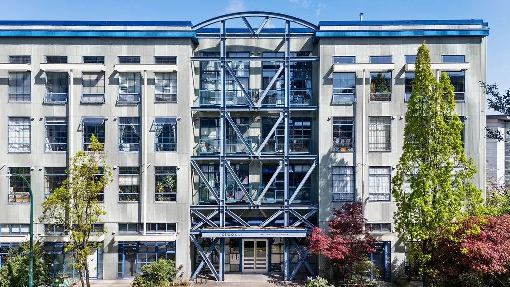 237 E 4th Avenue #417