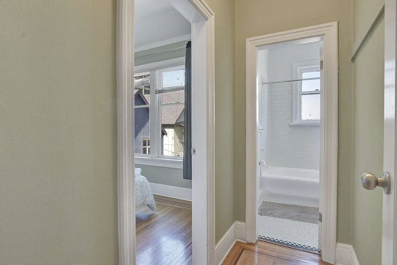 935 Jervis Street #15