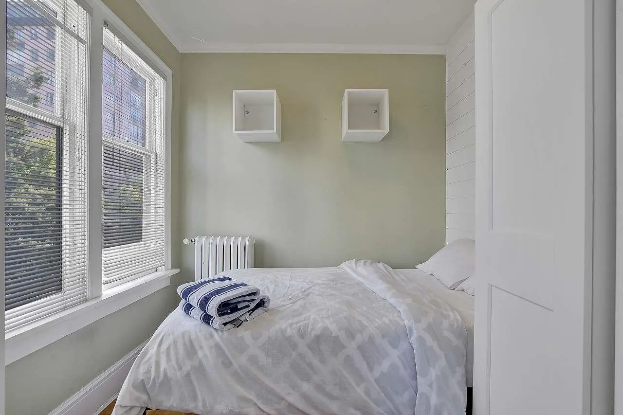 935 Jervis Street #15