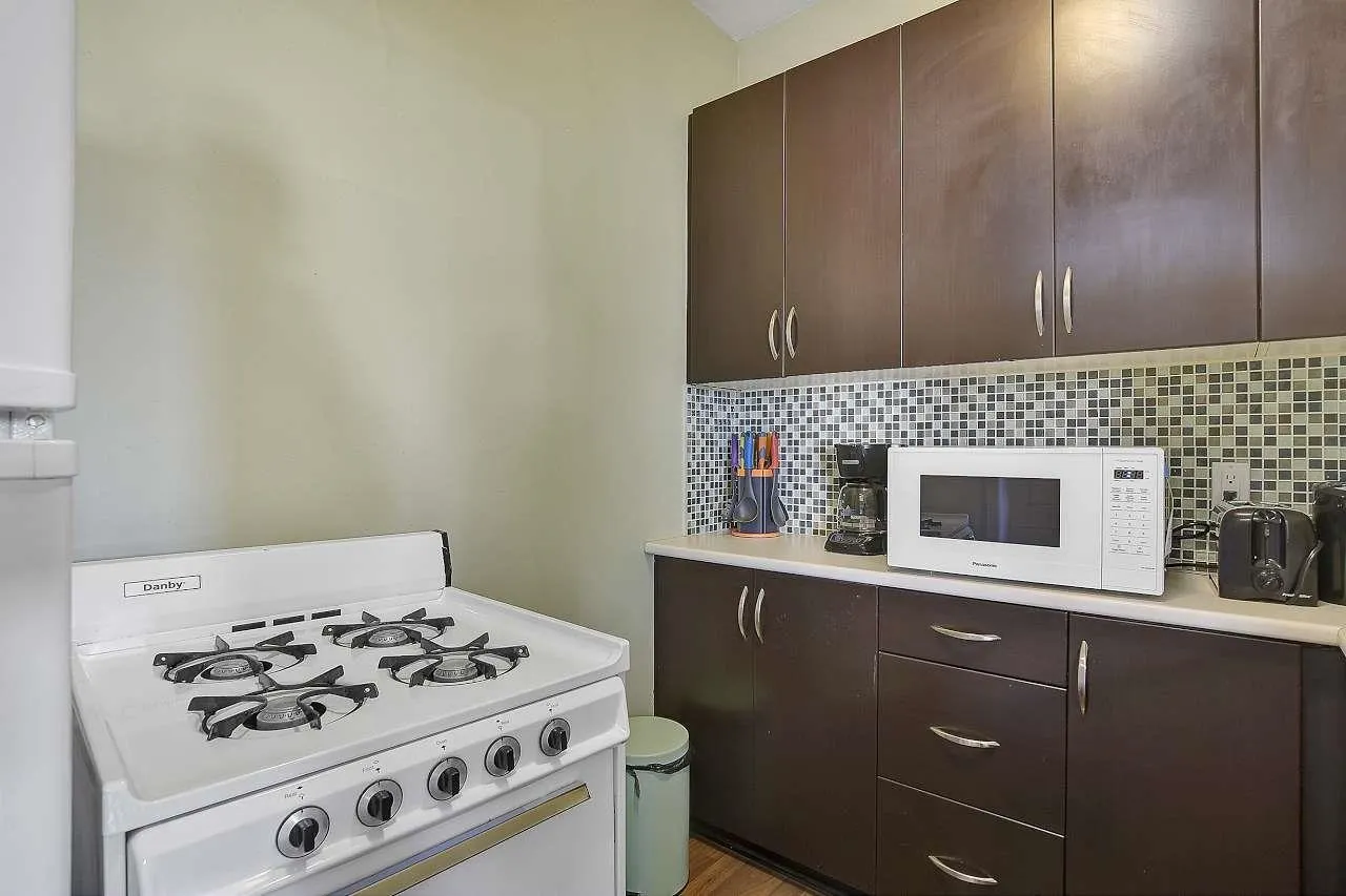 935 Jervis Street #15
