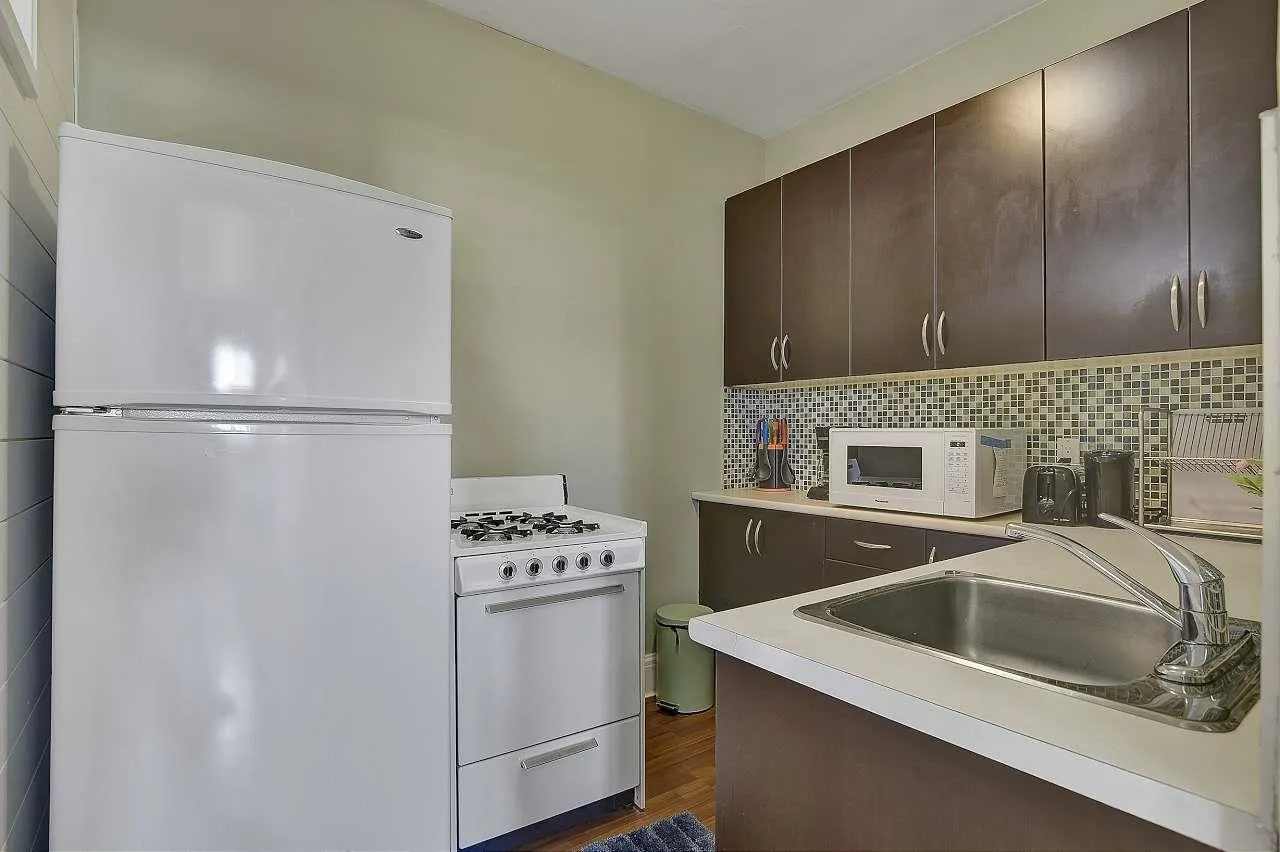 935 Jervis Street #15