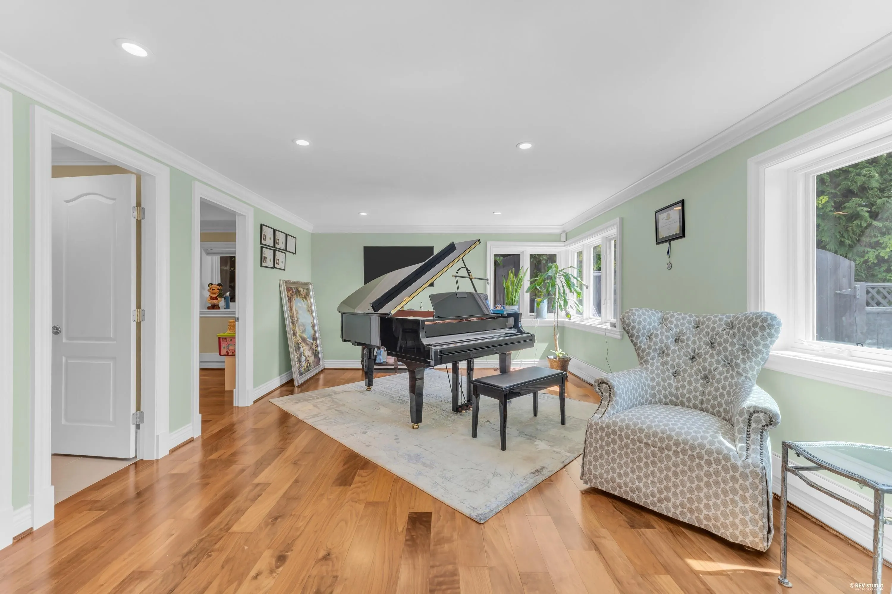 880 Younette Drive