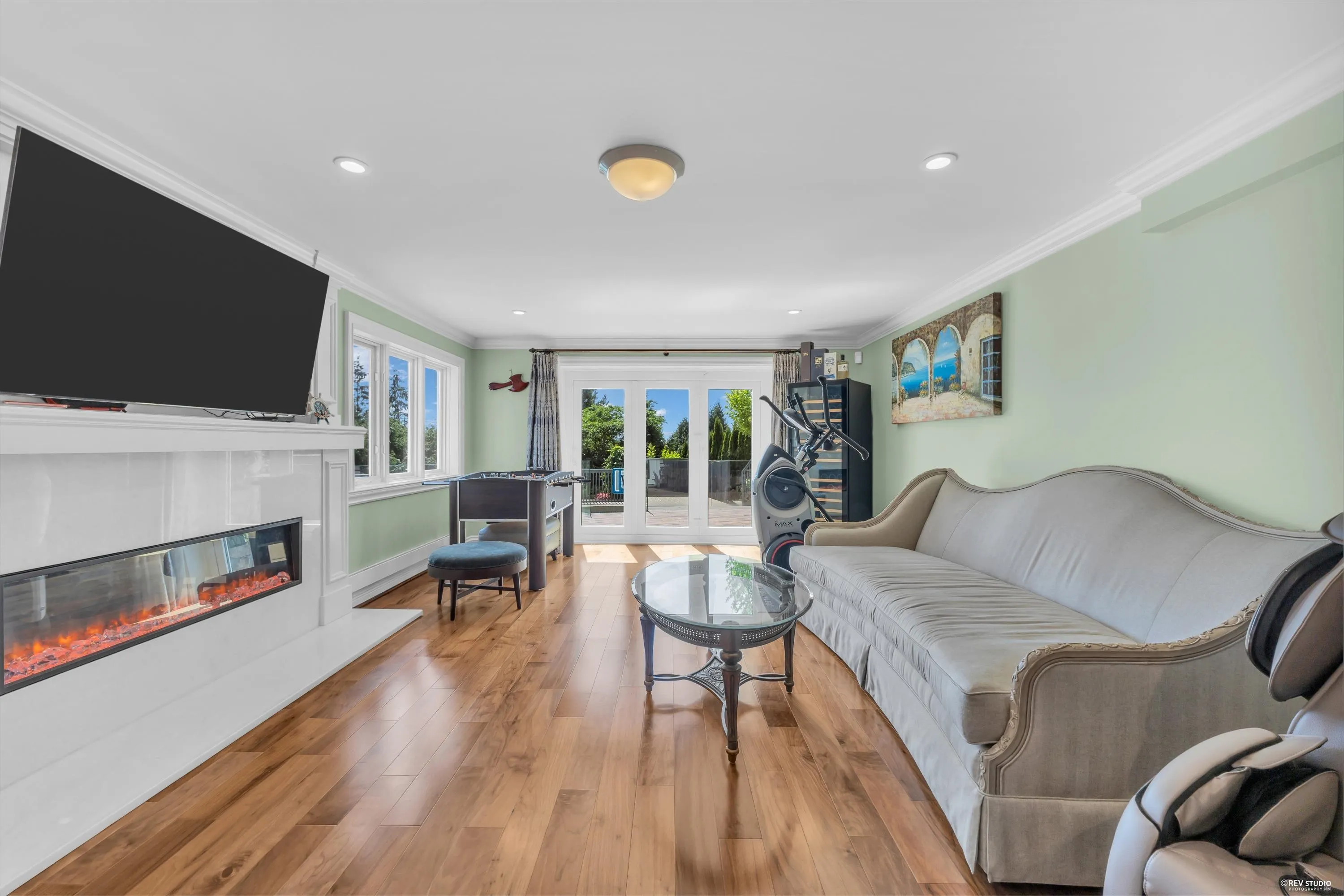 880 Younette Drive