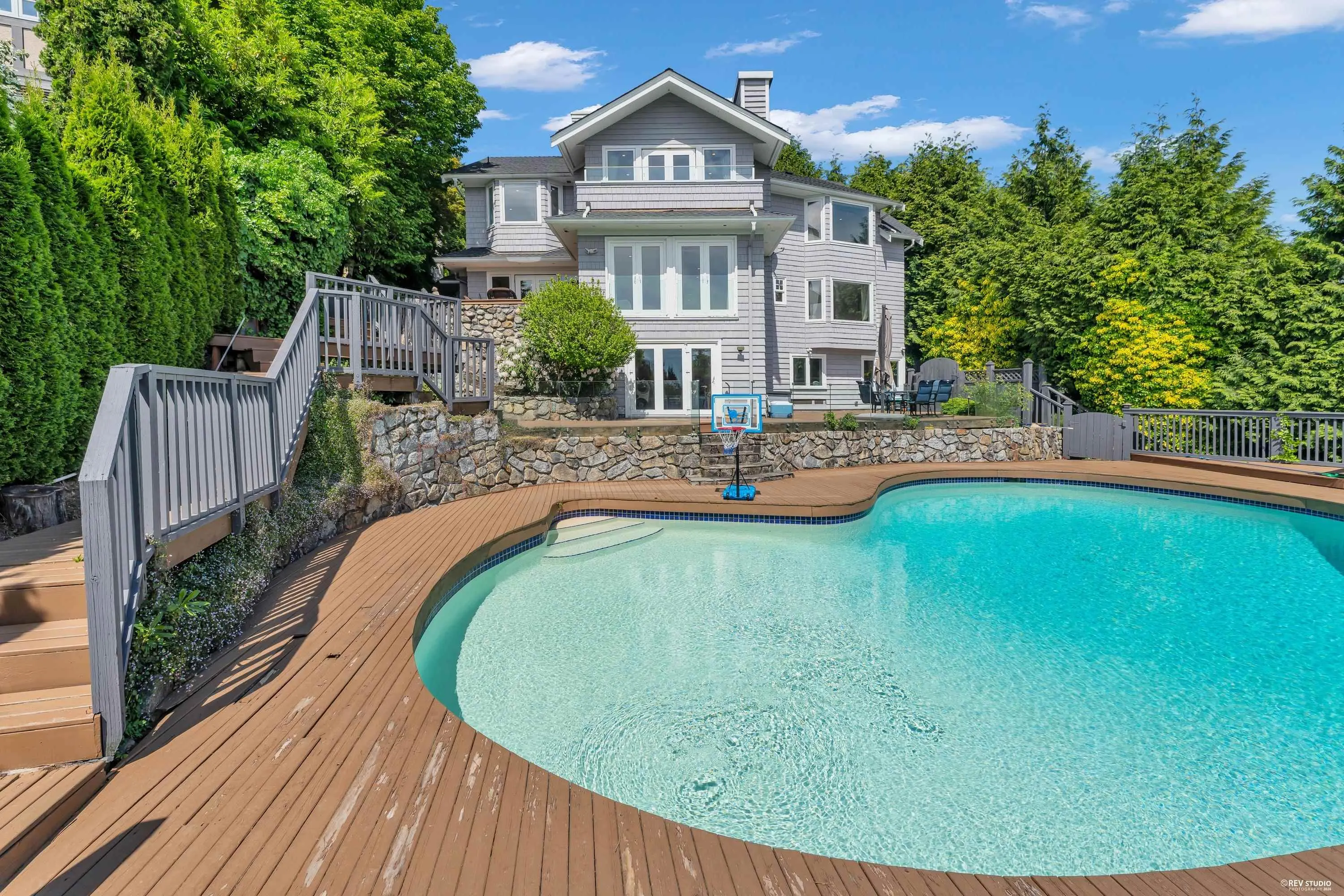 880 Younette Drive