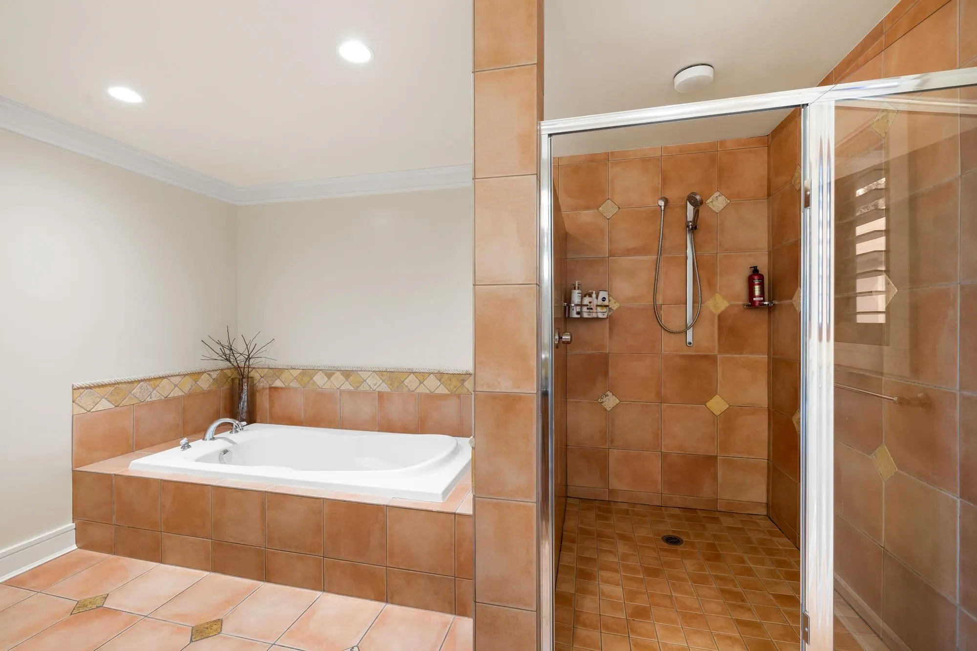1035 King Georges Way