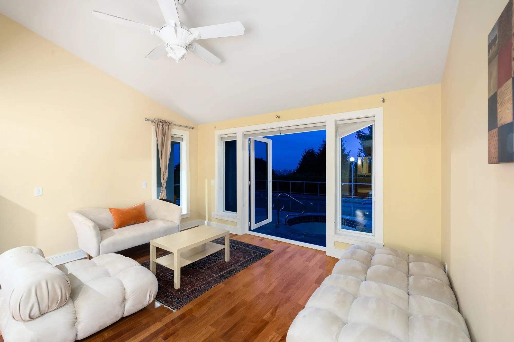 1035 King Georges Way
