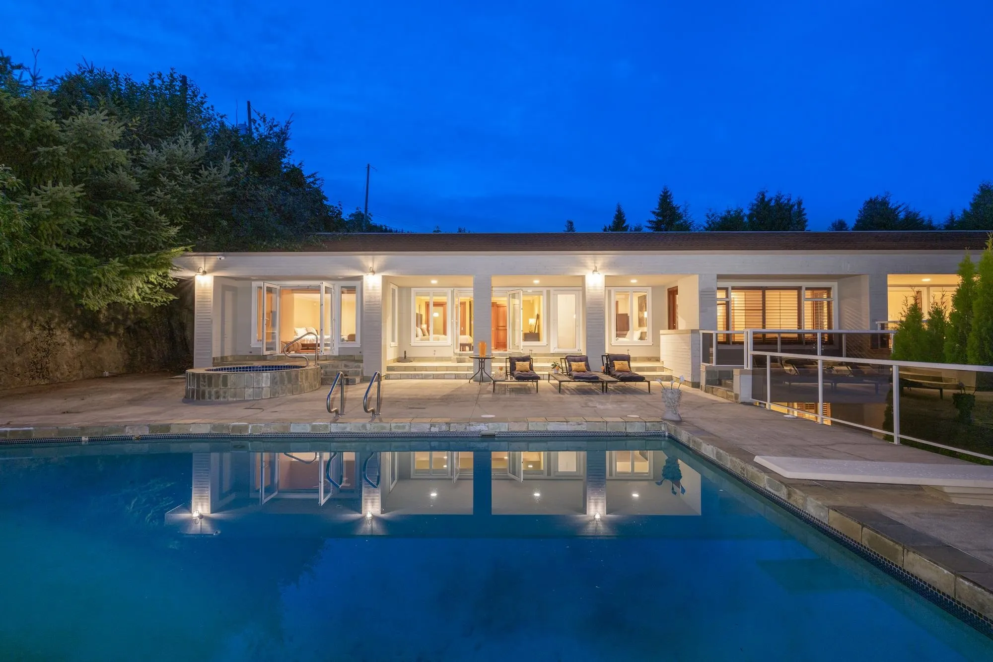 1035 King Georges Way
