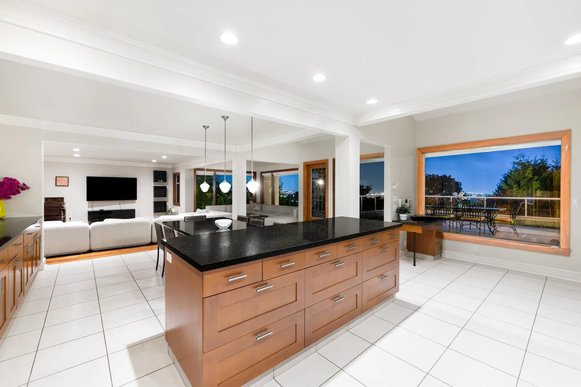1035 King Georges Way