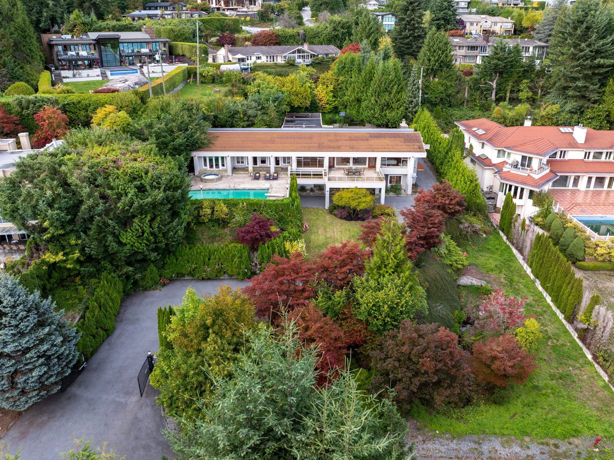 1035 King Georges Way