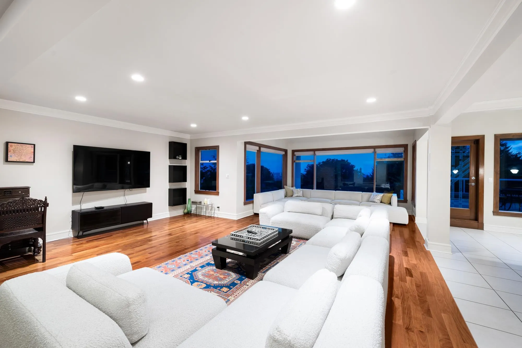 1035 King Georges Way
