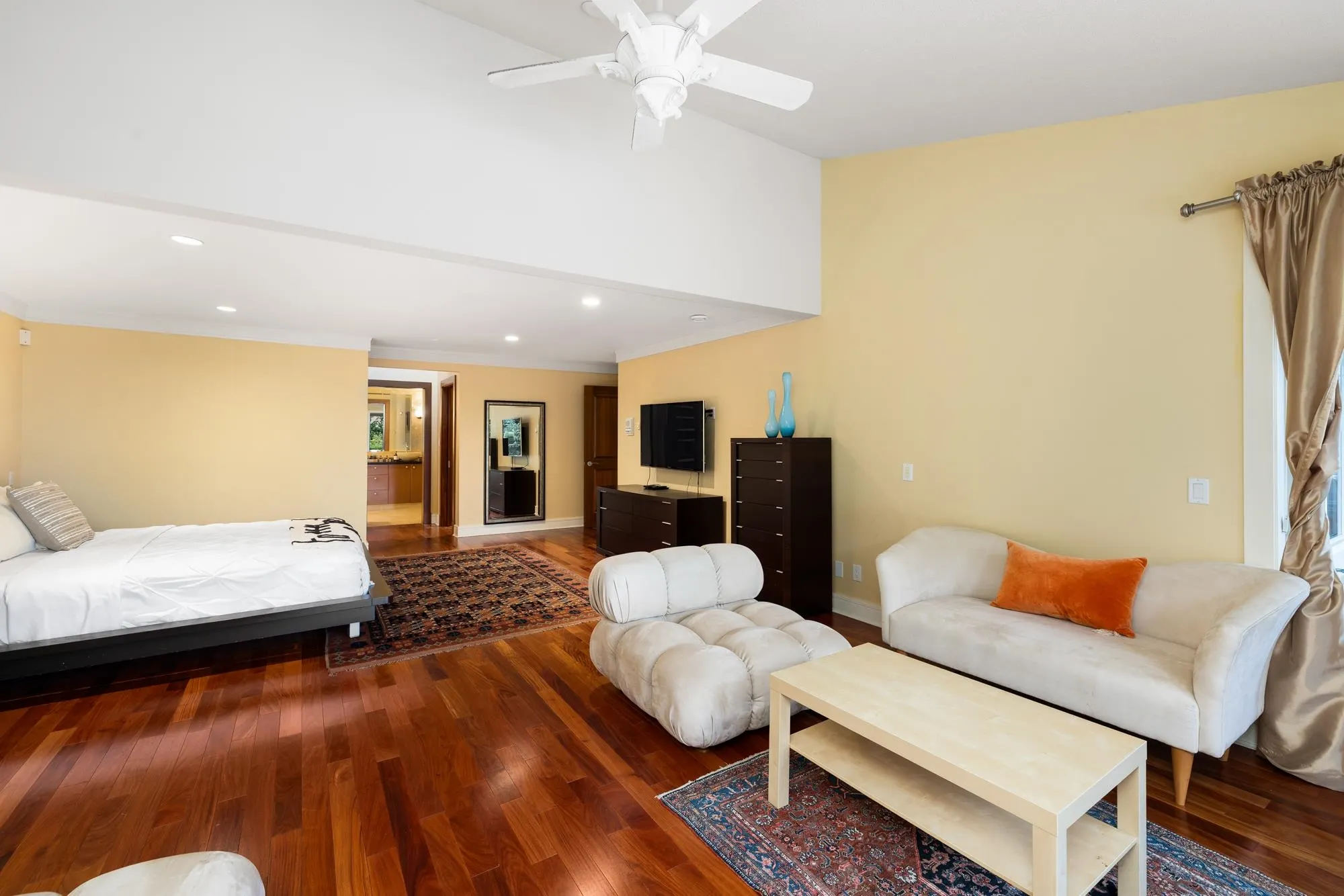 1035 King Georges Way