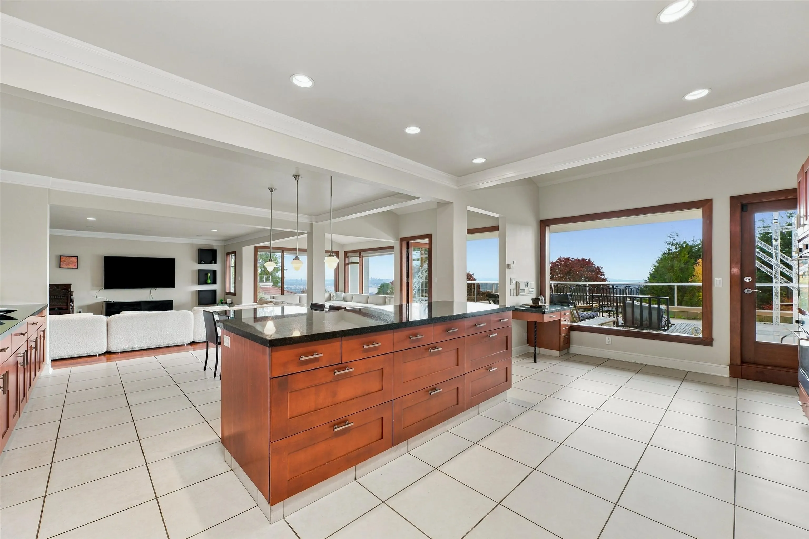 1035 King Georges Way