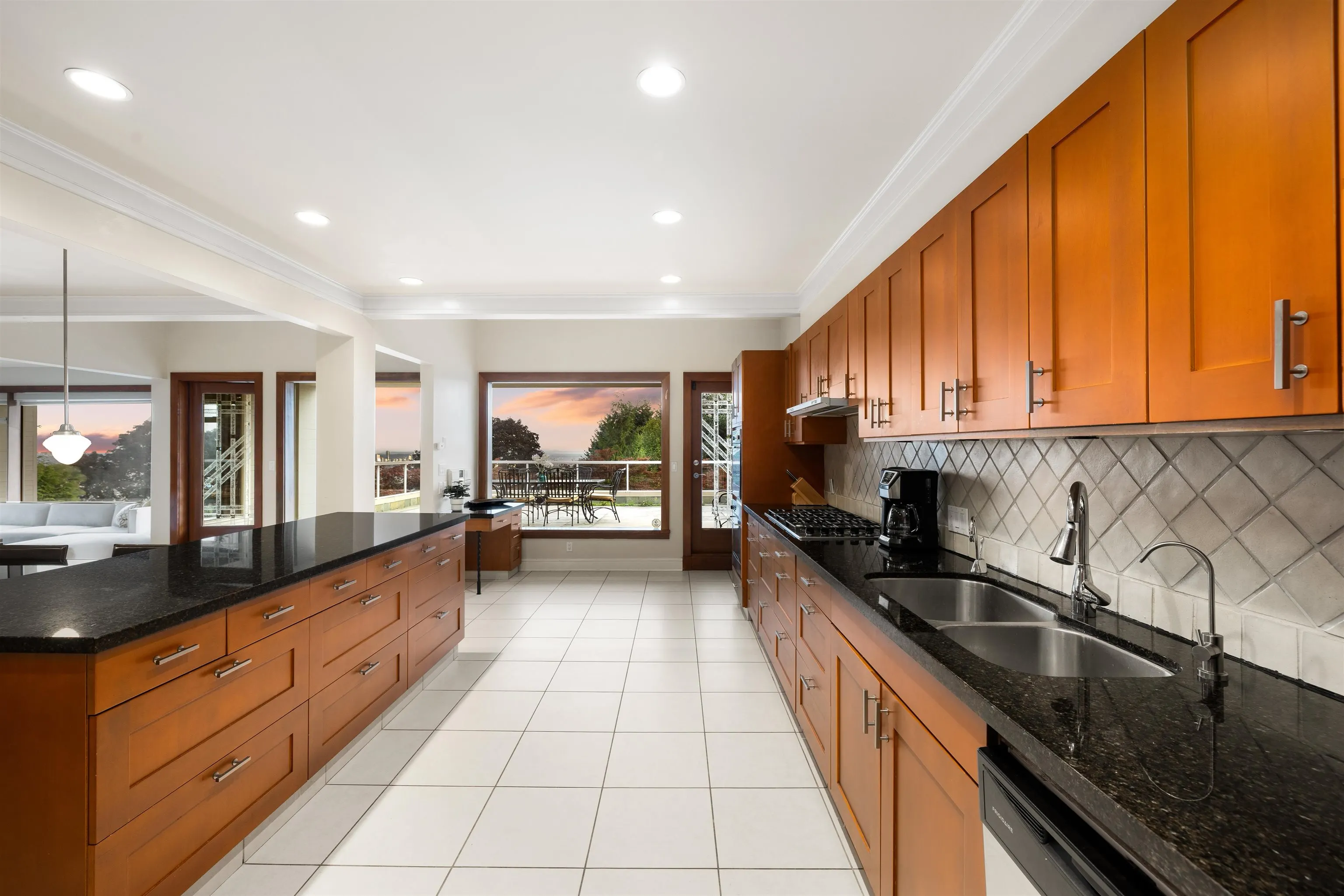 1035 King Georges Way