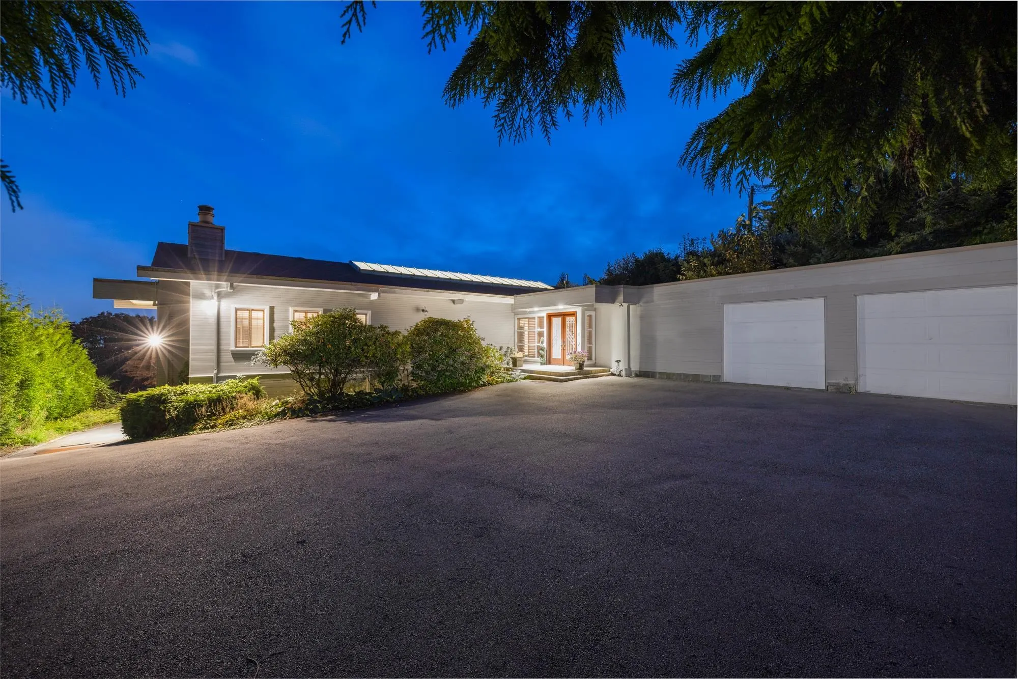 1035 King Georges Way