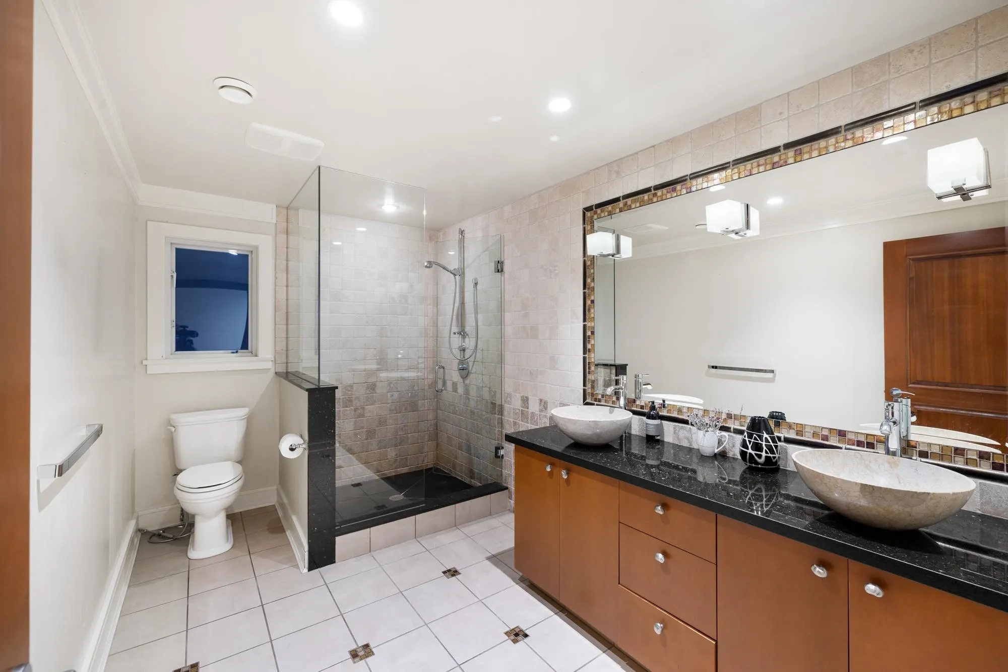 1035 King Georges Way